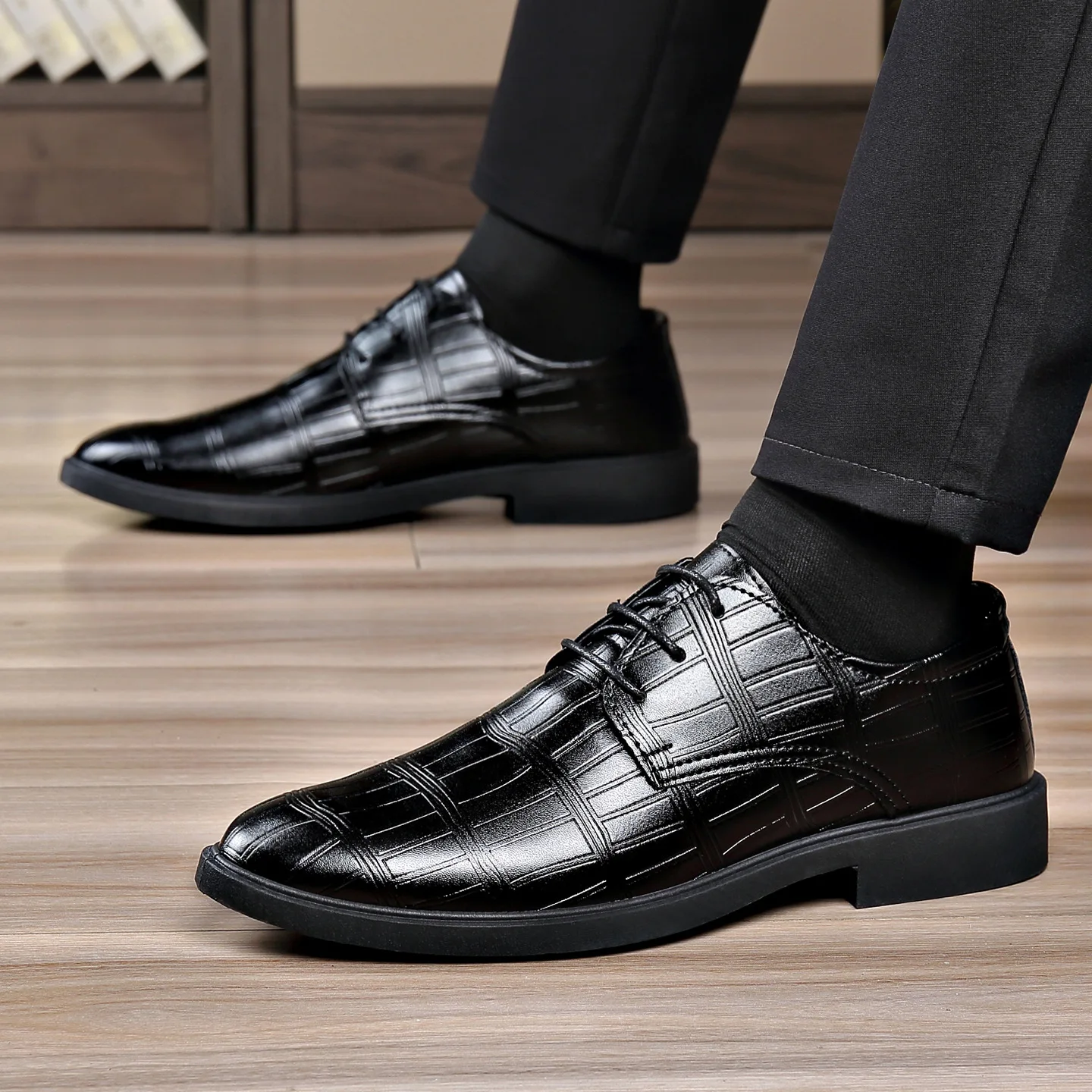 

Men's business formal leather shoes are breathable, youthful British style, casual and comfortable Dress shoes
