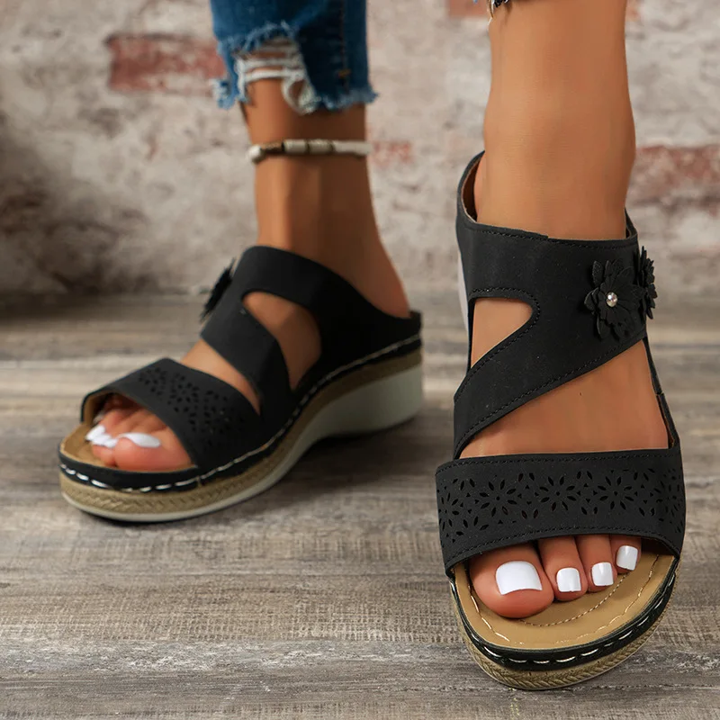 Female Shoes Flower Fretwork Heels Big Size Slippers Soft Summer Clogs Woman Low Slides On A Wedge 2024 Comfort Beach Rome Flora