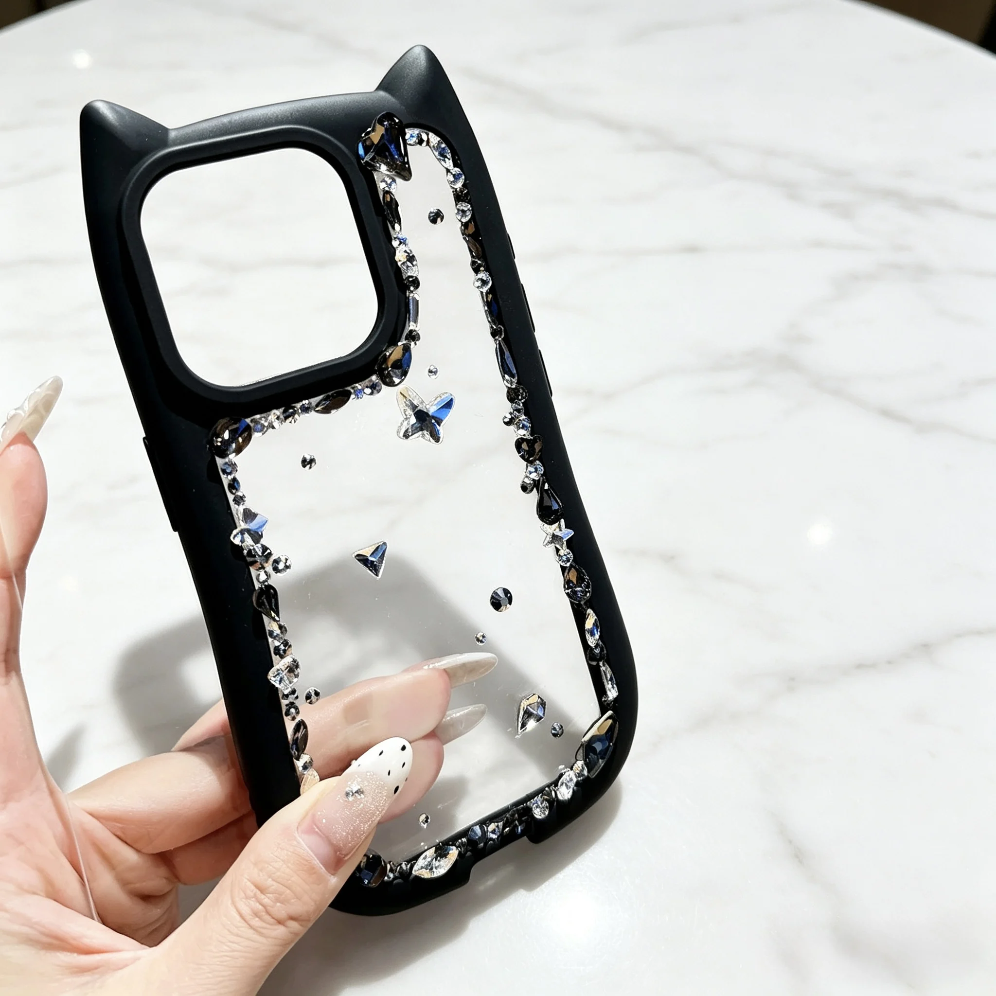 Bezel-shaped phone case, cute cat ears black and white diamond-studded dazzling phone protection case, suitable for Apple phones