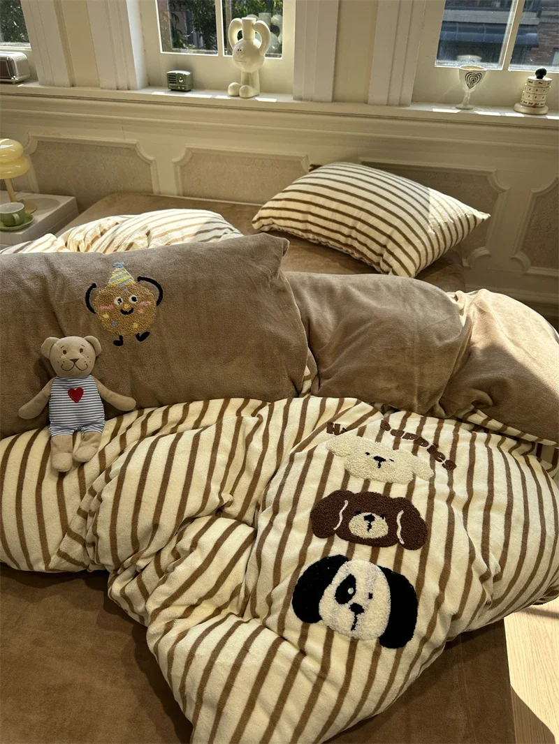 

Cartoon graffiti puppy milk fleece towel embroidered coffee lines four-piece set