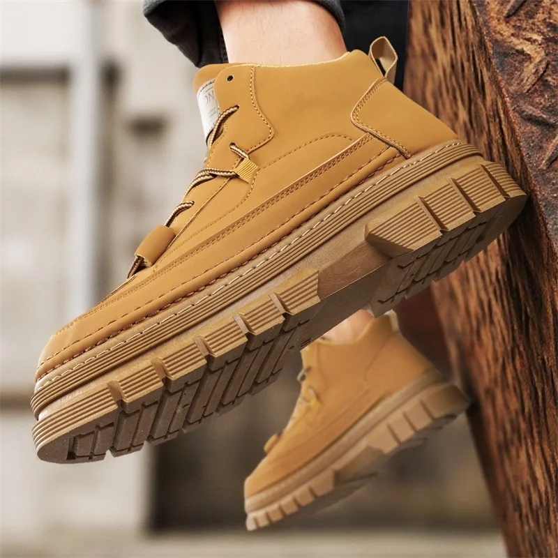 Stivali da uomo quattro stagioni alti Joker stivali casual con suola spessa suola morbida antiscivolo comfort stivali da esterno moda stivali da lavoro per giovani