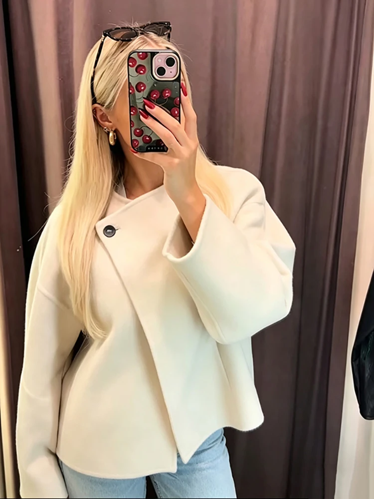 Fashion White Minimalist Short Overcoat Elegant Loose Single Button Wide Flare Sleeve Jacket Autumn Lady Casual Street Outerwear
