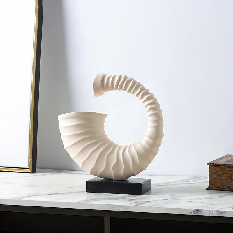 Creative Conch Handicrafts Sculpture Desk Decoration Ornaments Beige Conch Resin Abstract Artwork Statue Room Aesthetic Decor