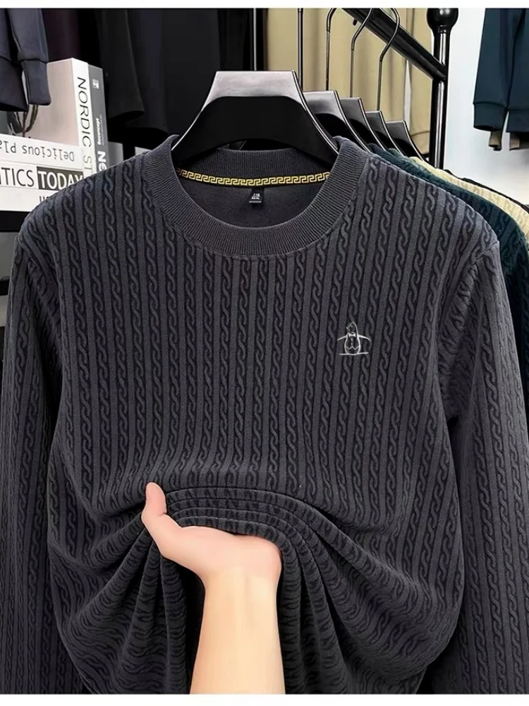 เสื้อสเวตเตอร์ผู้ชายแฟชั่นฤดูหนาว ผ้าขนแกะเมอริโนแท้ 100% ดีไซน์สวยงาม ลายปักนกเพนกวิน คอกลม ถักนุ่ม อุ่นสบาย สไตล์ลำลอง