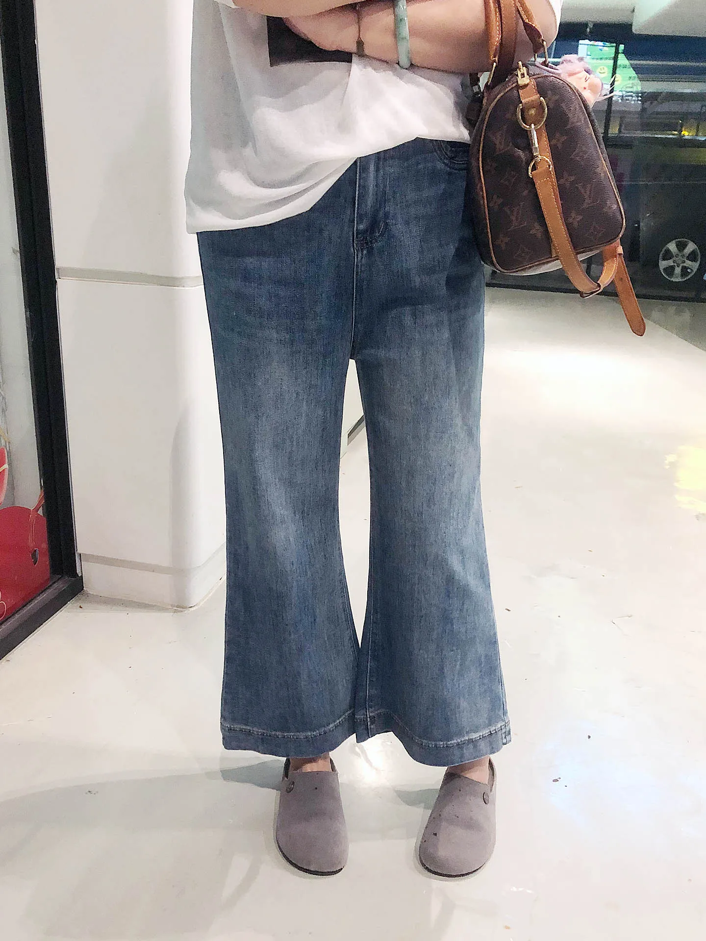 

plus Size Loose Wide Leg Jeans Blue Flared Pants High Waist Cotton Stretch Denim Women's Loose Fit High Waist Bell Bot