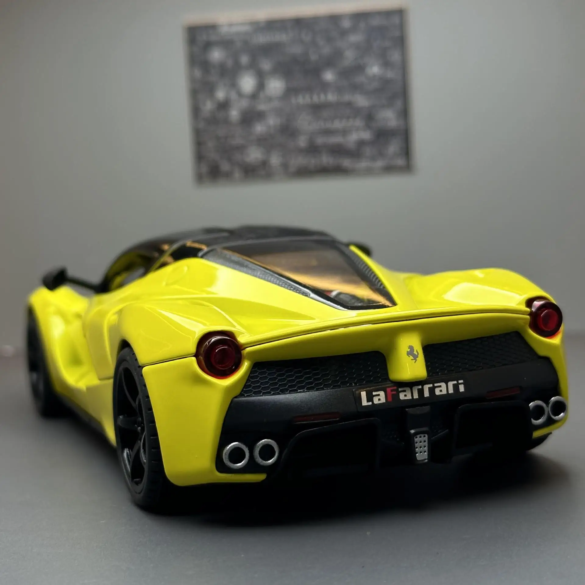 รถสปอร์ตรถของเล่นโลหะเฟอร์รารี่ Laferrari 1:22รถเก็บรวบรวมโมเดลรถยนต์รถของเล่นสำหรับ E181เด็ก