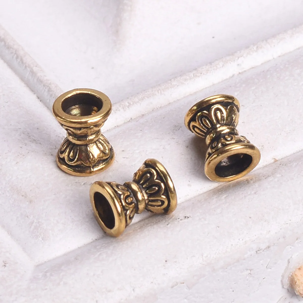 30pcs Hollow clessidra forma oro antico/argento tibetano colore 6.5x5.5mm perline distanziatrici in metallo sciolto per la creazione di gioielli fai