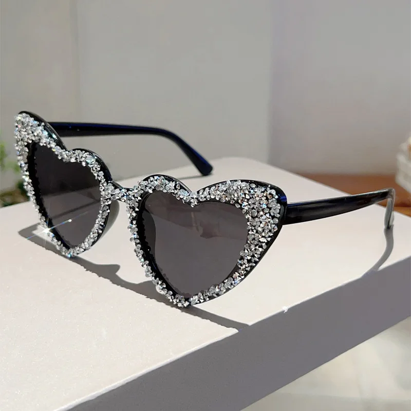 

New heart frame sunglasses retro summer style fashion luxury diamond women black lens love sun glasses bling lady shades