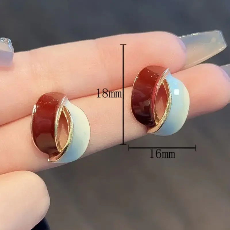 Fashion Hollow Irregular Geometry Stud Earrings for Women Enamel Oil Metal Leaf C-Shape Earrings Elegant Party Korean Jewelry