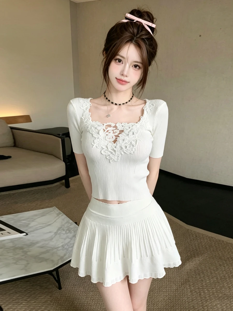 

Slimming Knitted Lace Splice Square Collar Top And Half Skirt Two-Piece Set for Girls Fashionable And Stylish Body Shape Enha...