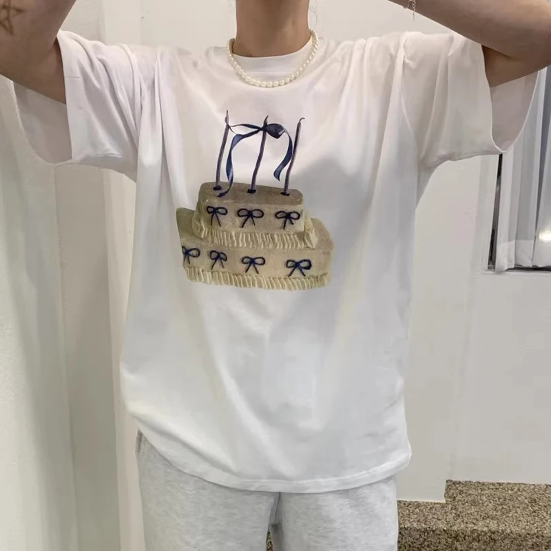 시크한 봄 여성 캐주얼 루즈 반소매 티셔츠 리본 프린트 디자인 다용도 편안한 출퇴근 스타일 한국 패션