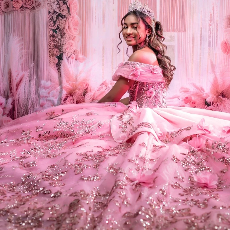 Abito da ballo rosa lucido Abiti Quinceanera con spalle scoperte Applique con paillettes Perline di fiori Tull Festa di compleanno Abito dolce 16 Vestid