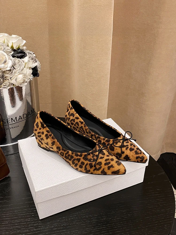 

Женские туфли Commute с бархатистой поверхностью, мягкой подошвой, кожаной отделкой, увеличением роста на 5 см, заостренным носком, модные, на шнуровке