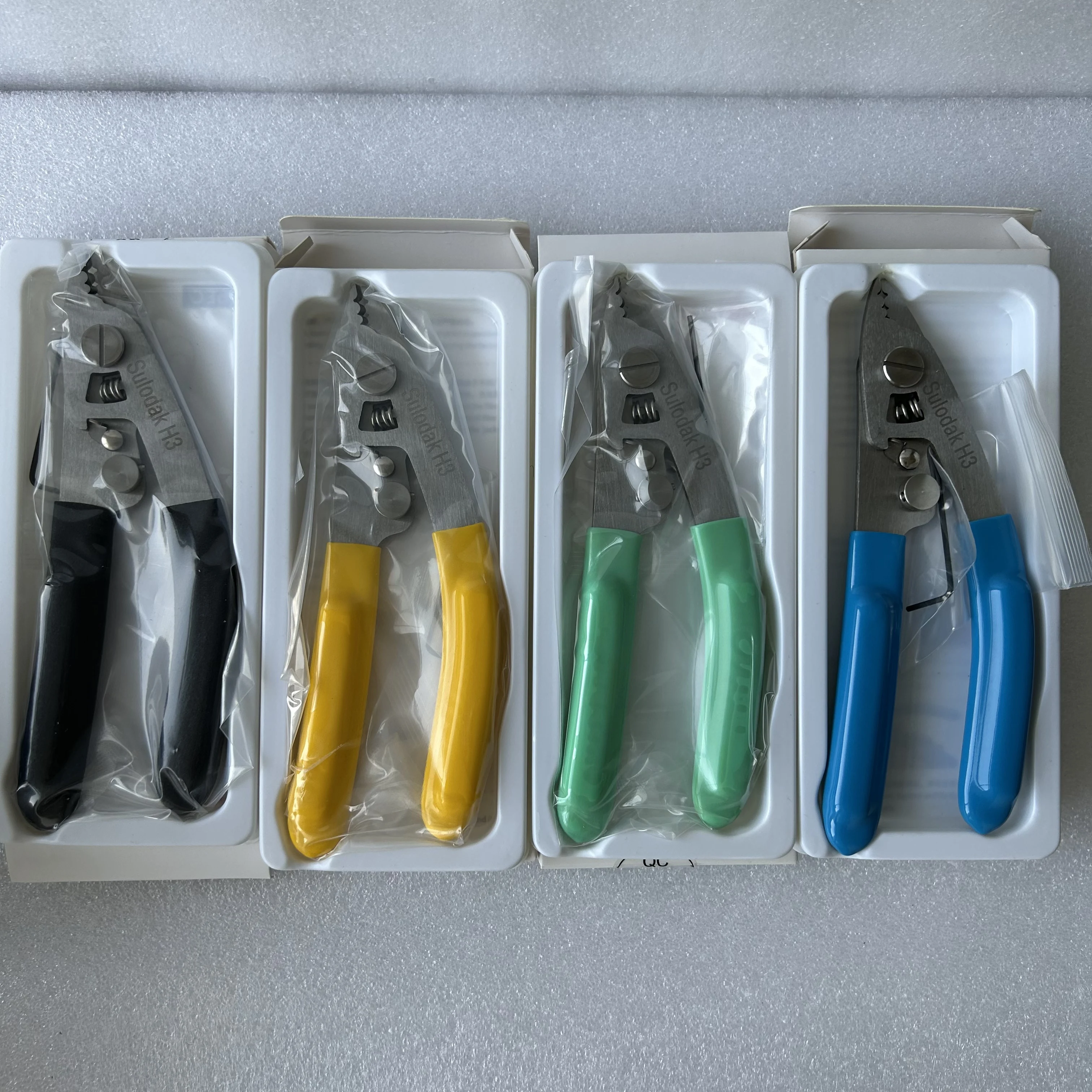 FTTH glasvezeltoolkit 2-in-1 FC-6S hakmes en roestvrijstalen stripper met drie poorten FTTH koude verbinding optische vezelgereedschappen