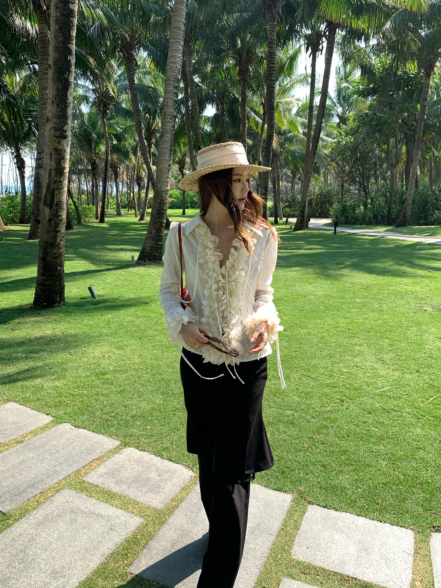 

Elegant Slimming Long Sleeve Women's Shirt Texture Lace Belted 3D Flower Mixed Fiber Shirt Stylish Top for Ladies