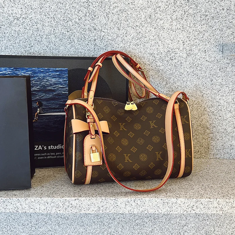 

Сумка-тоут с осенней монограммой 2024, просторная женская сумка через плечо, пригородная сумка с принтом, роскошная сумка через плечо, топ «день-ночь»