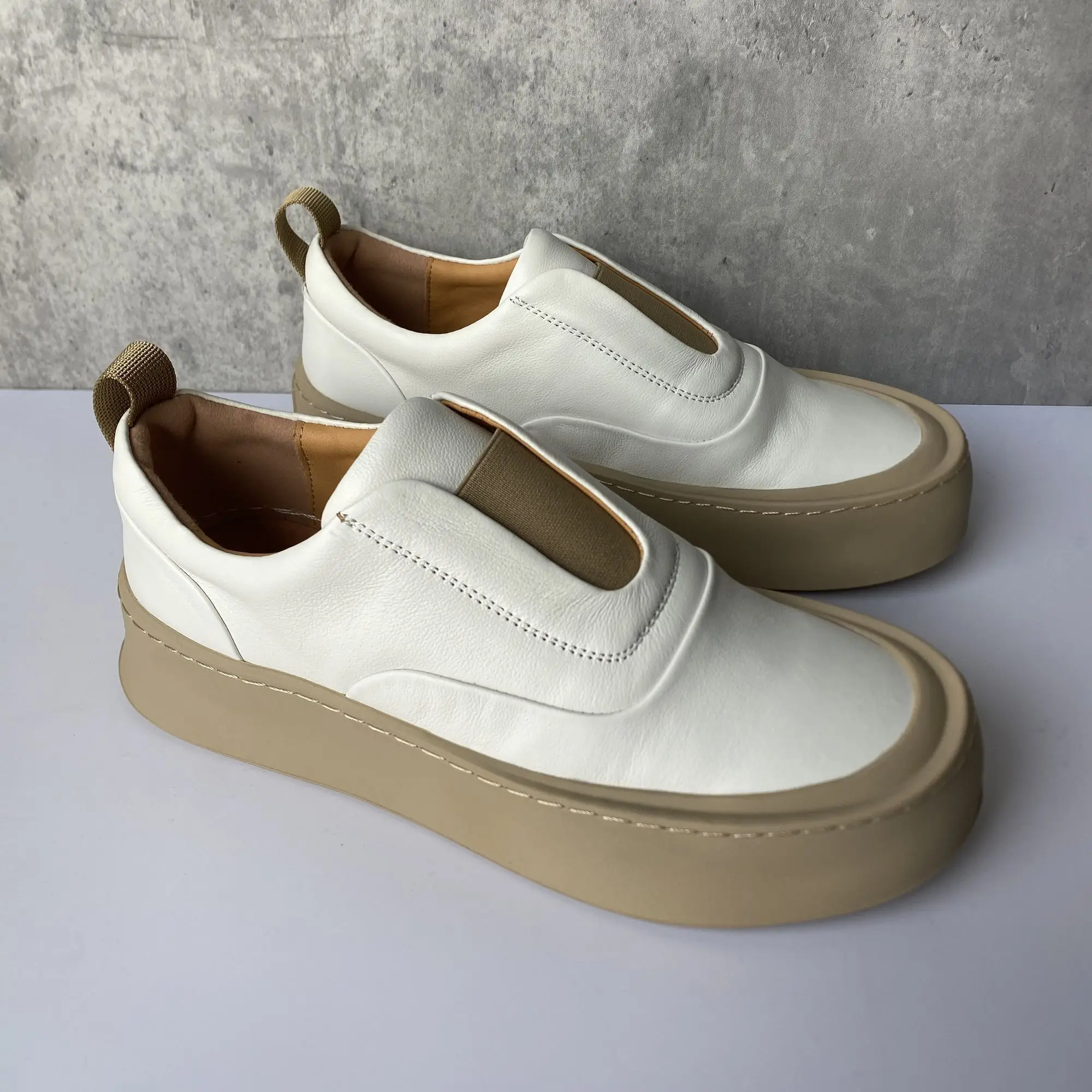 

Luxury Men's Genuine Cow Leather Casual Shoes Retro Personality Men's Loafers and Slip-ons Lightweight Comfortable Business Shoe