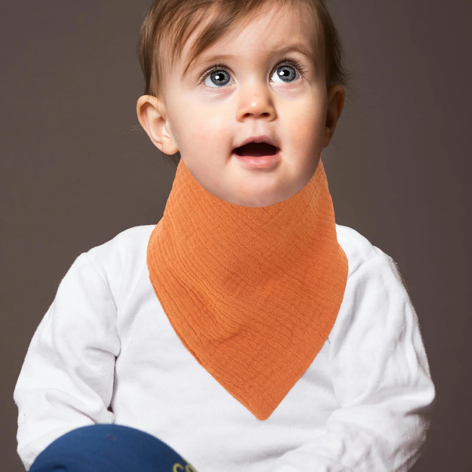 

10 шт. двухслойные марлевые хлопковые маленькие нагрудники из мягкого муслина, регулируемые унисекс, треугольная ткань для отрыжки, моющаяся, многоразовая