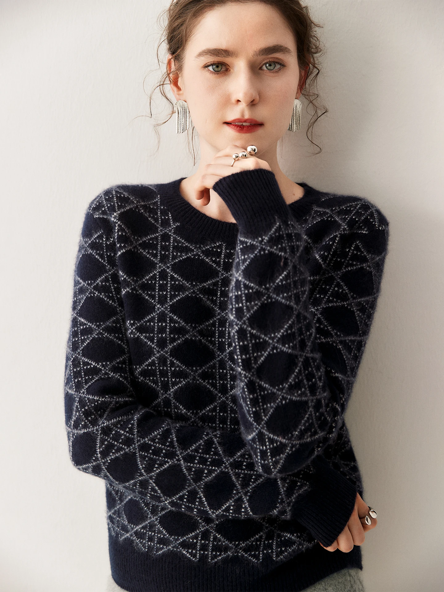 

Женский свитер Slim Fit с круглым вырезом, в клетку, модный, универсальный, в стиле Old Money, для повседневной носки, простой и элегантный.