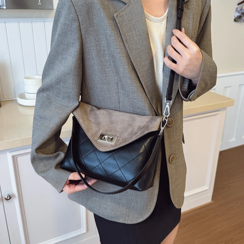 

New designer women's crossbody bag handheld small square bag luxury women's PU leather chain strap shoulder bag