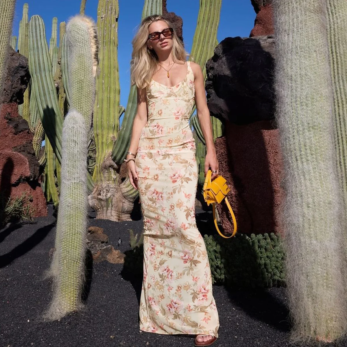 2026 Neues Damen Sexy Tief Ausgeschnittenes U-Ausschnitt Blumenmuster Schlitz Trägerloses Kleid für Geburtstagsfeier Abendessen Elegantes Abendkleid