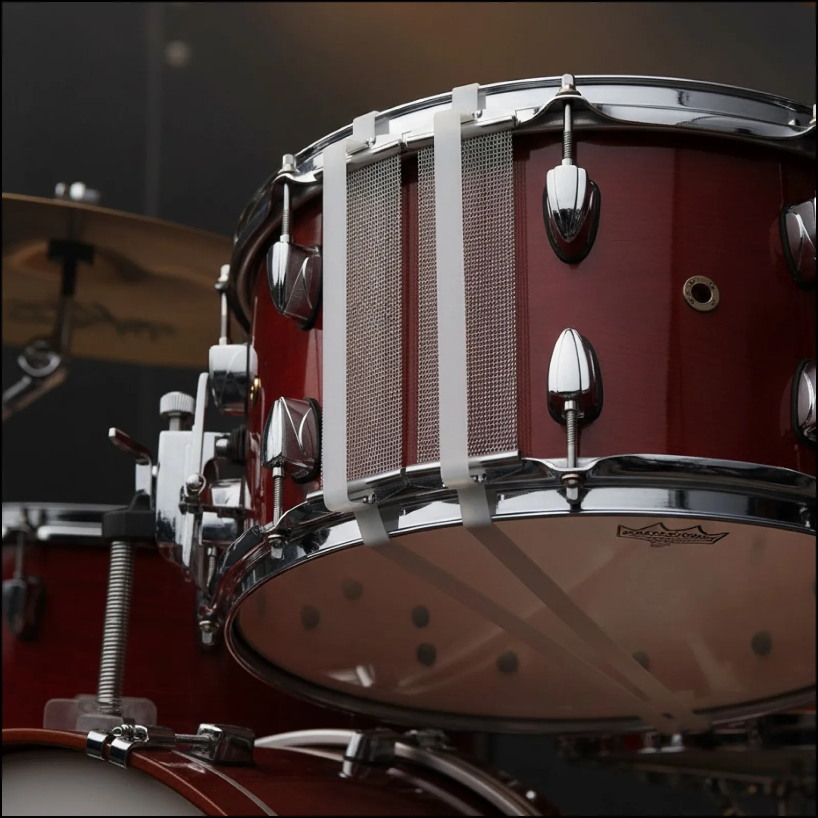 

Набор проволочных ремней для малого барабана, включая 2 проволочные струны и 4 ремня для крепления струн, прост в установке