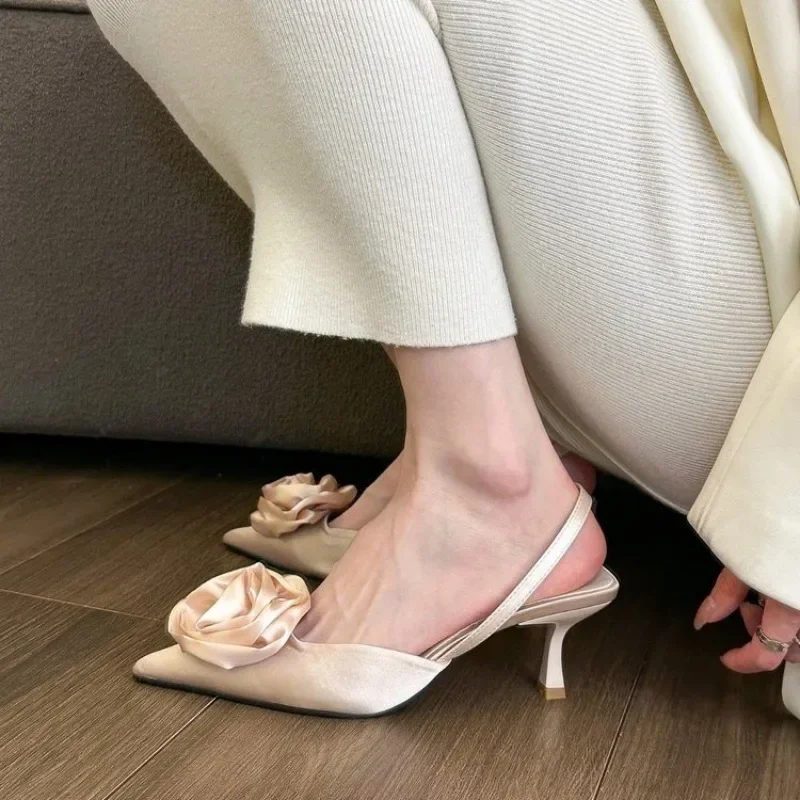 W nowym stylu eleganckie sandały damskie na wysokim obcasie słodka róża obuwie z zamkniętymi palcami letnie Slingback szpiczaste modne buty damskie