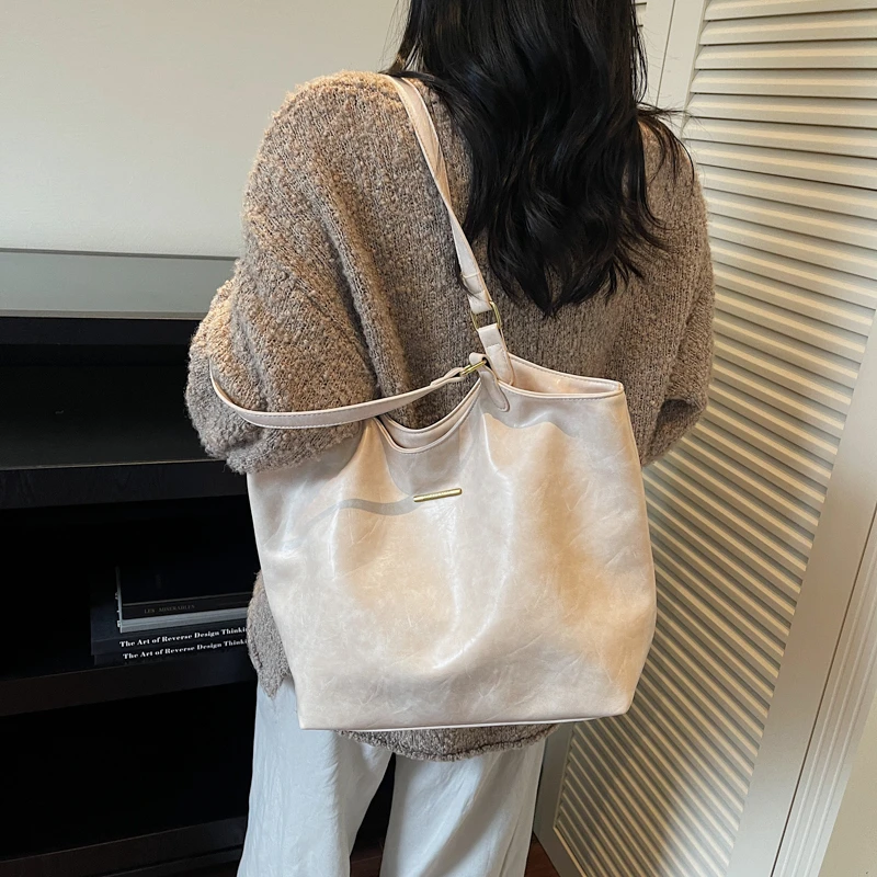 

Элегантная женская роскошная кожаная дизайнерская модная сумка на плечо, элитная сумка-тоут для современного городского модного образа жизни