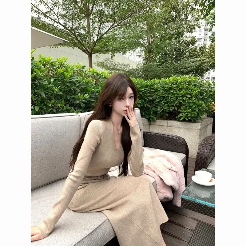 새로운 가을 패션 니트 드레스 여성 브이넥 긴팔 단색 슬림 롱 드레스 이너웨어 니트웨어