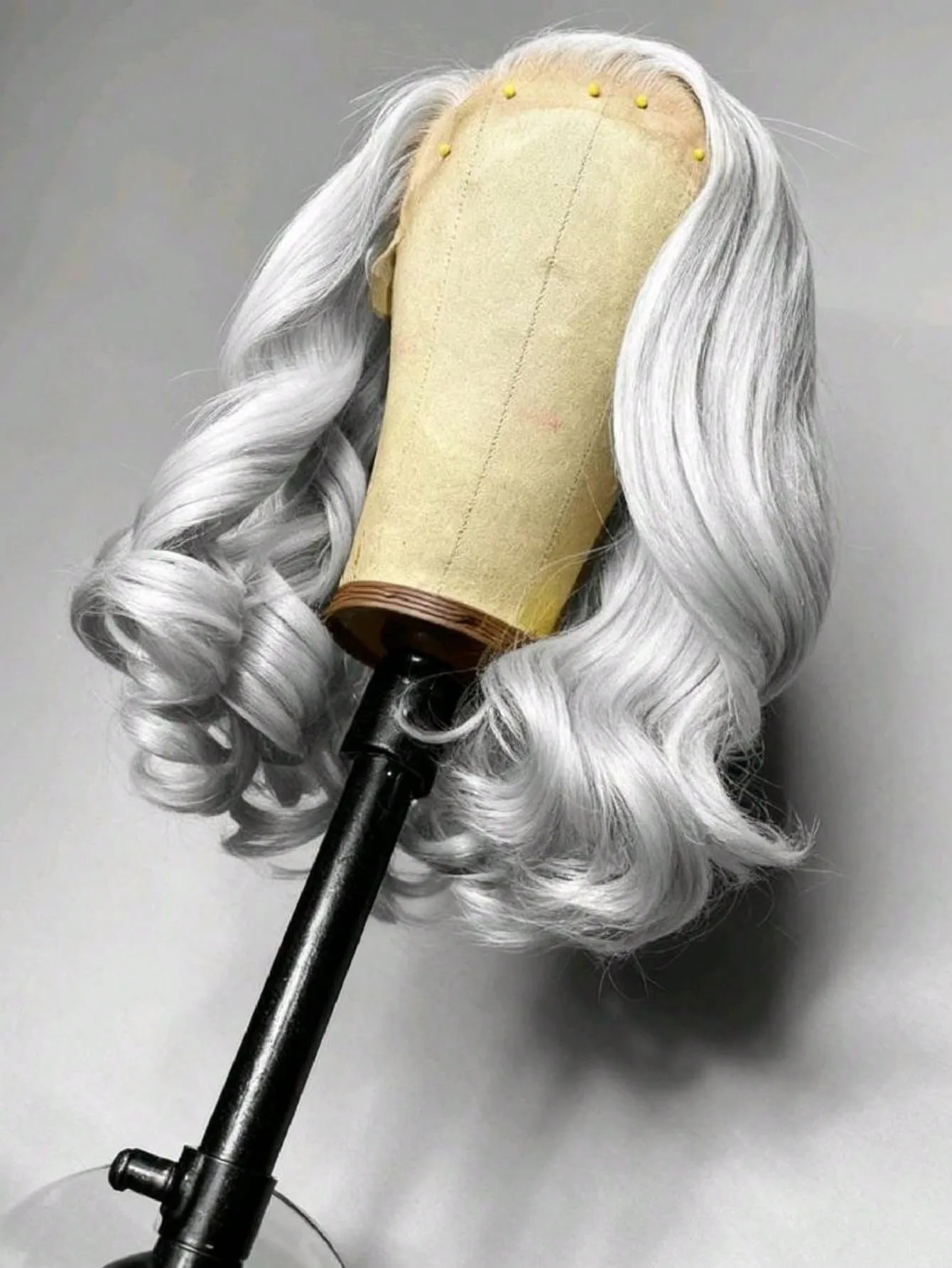 Platinum Blonde Short Bob Body Wave Lace Front Wig 14 Inch Natural Hairline Synthetic White Wigs 13x4 HD Glueless Heat Resistant