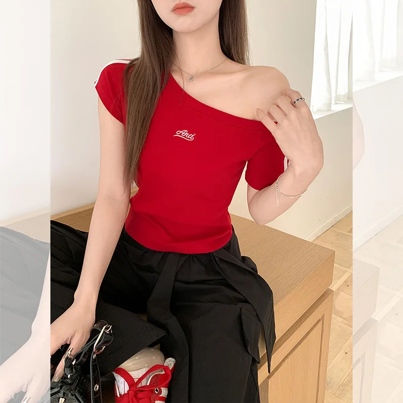 

Женская футболка Sweet Spicy Girl с вышивкой букв и асимметричным вырезом с открытыми плечами и короткими рукавами, новый летний дизайн в два полоски