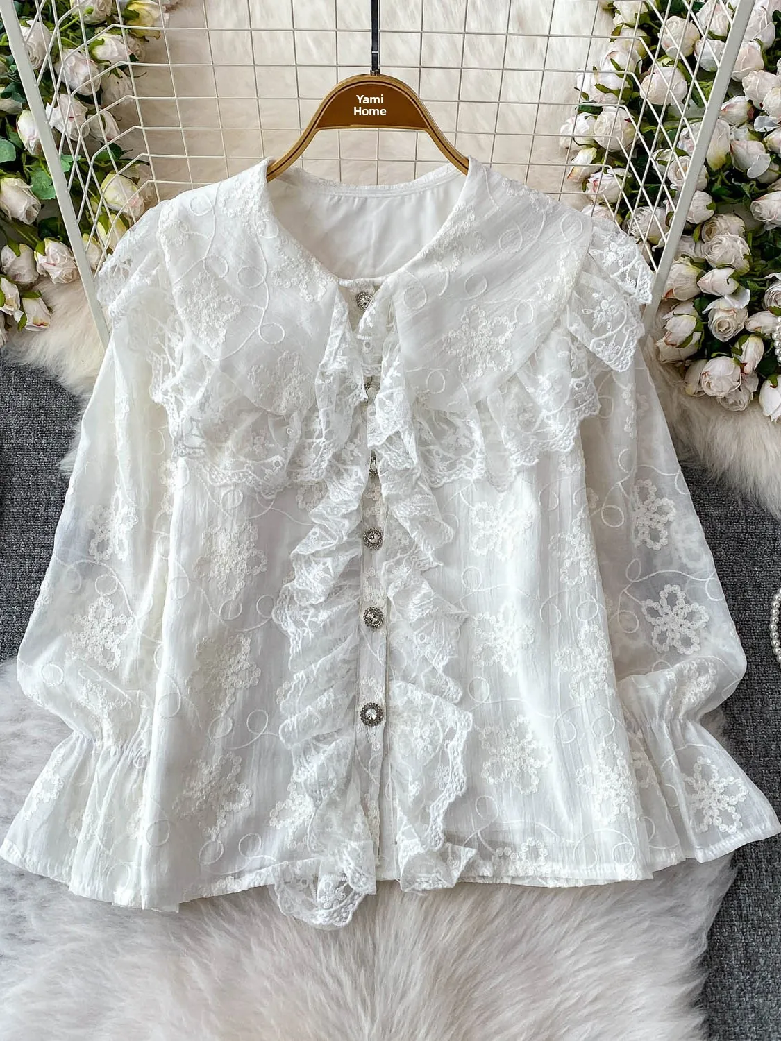 Koronkowy kołnierzyk typu doll collar, letni top damski z wysokiej półki, efektowny design, haftowany, rozkloszowany rękaw dzwonek, koreański styl, luźny...