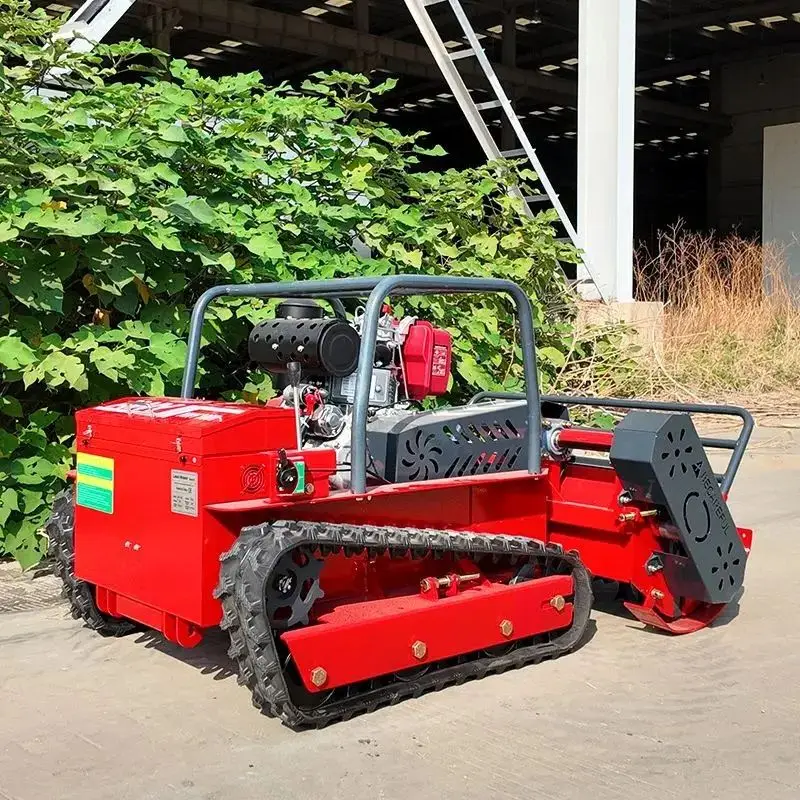 Tosaerba cingolato fuoristrada semovente telecomandato con giogo wireless personalizzato per una efficiente manutenzione del giardino