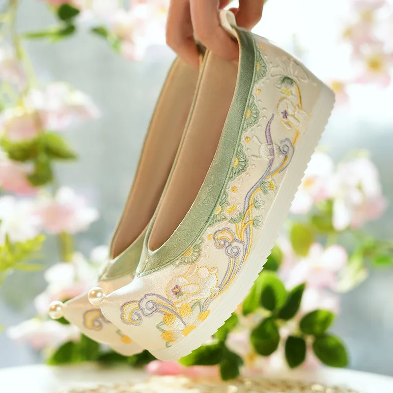 

NT410 New Embroidered Shoes Chinese Style Inside Increase Women's Ancient Style Upturned Head Pearl Hanfu Shoe