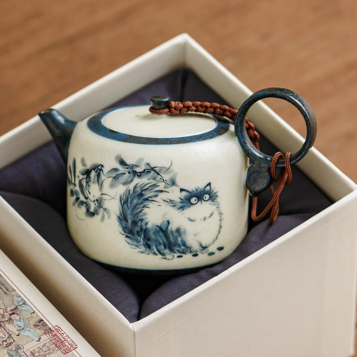 

Rock And Mineral White Cat-Shaped Ceramic Teapot For Single-Pot Tea Brewing, Welcoming Fortune Teapot, High-End Gongfu Tea Set