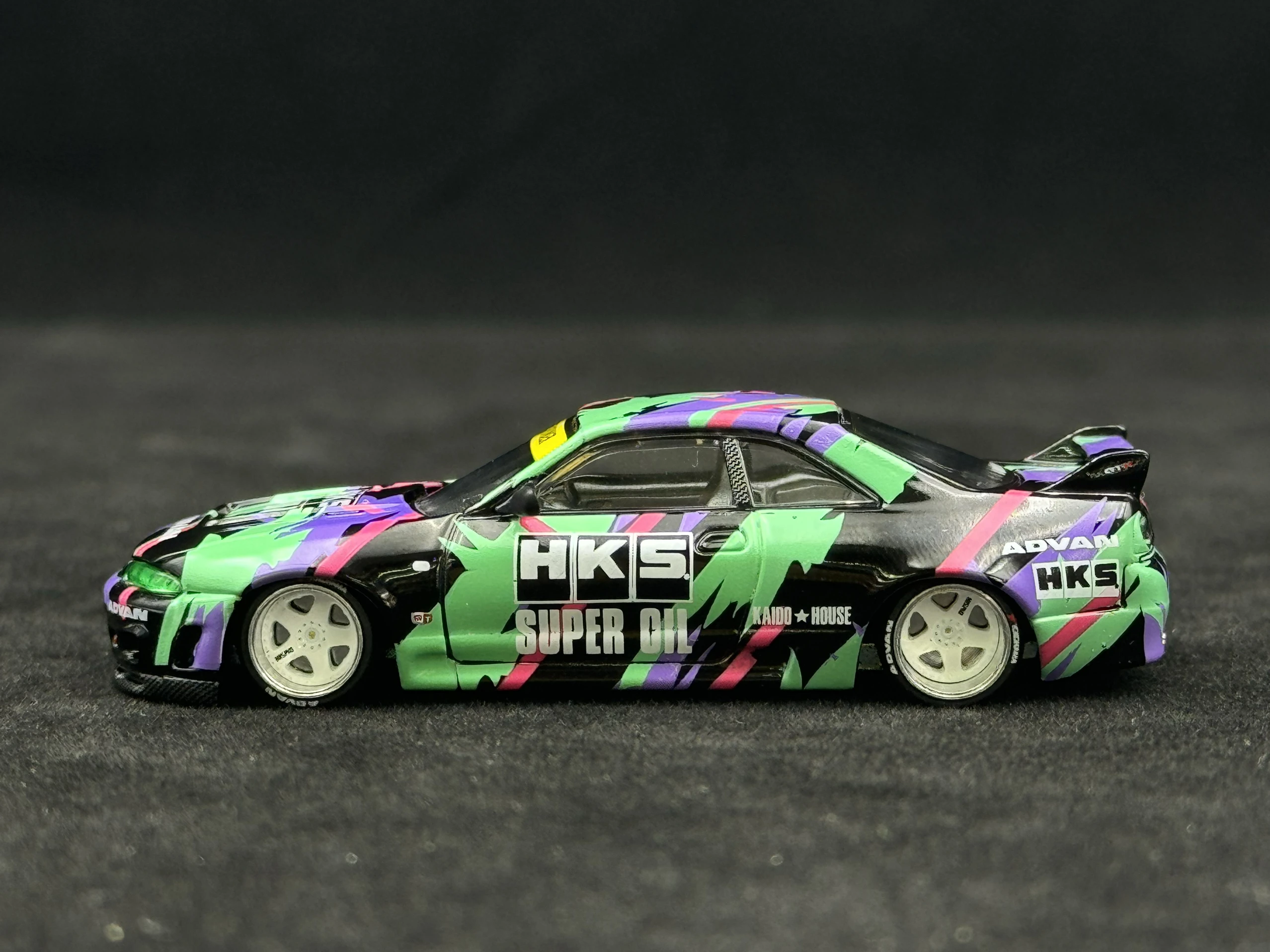 ダイキャスト 1:64 スケール カイドー ハウス129 # ミニGT-R R33 HKS合金製カーモデルコレクタブルおもちゃギフトお土産ディスプレイオーナメント
