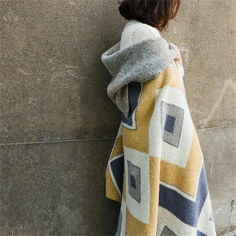 Nordic Ins Style Half Side Velvet Bedroom Knitted Geometric Pattern Blanket Modern Simple Multifunctional Sofa Cover Blanket