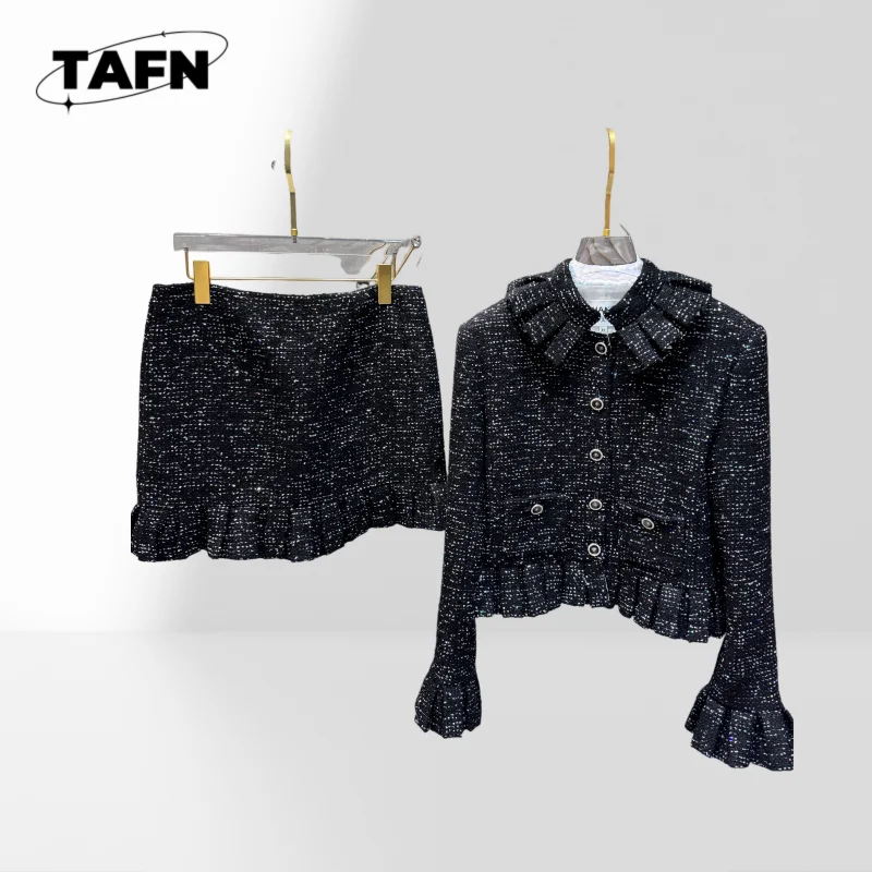 

Casual Women’s Skirt Set, Trendy and Comfortable for Warm Days ight and Airy Women’s Skirt and Top Set, for Hot Weather AG2821