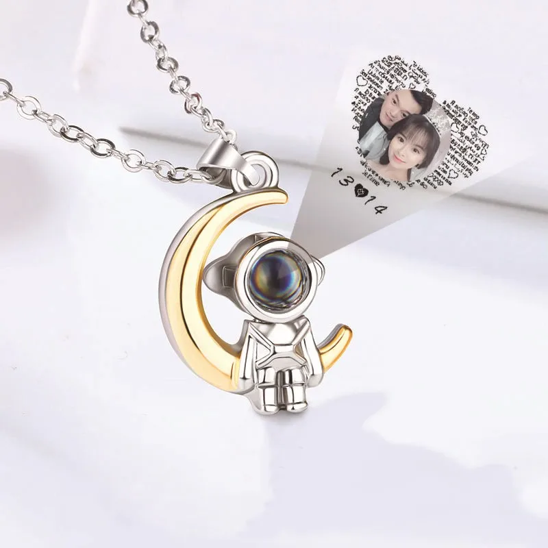 2Pcs/set Astronaut Projection Necklace 100 Languages I Love You Romantic Love Memory Star Moon Pendant Couple Valentine's Gift