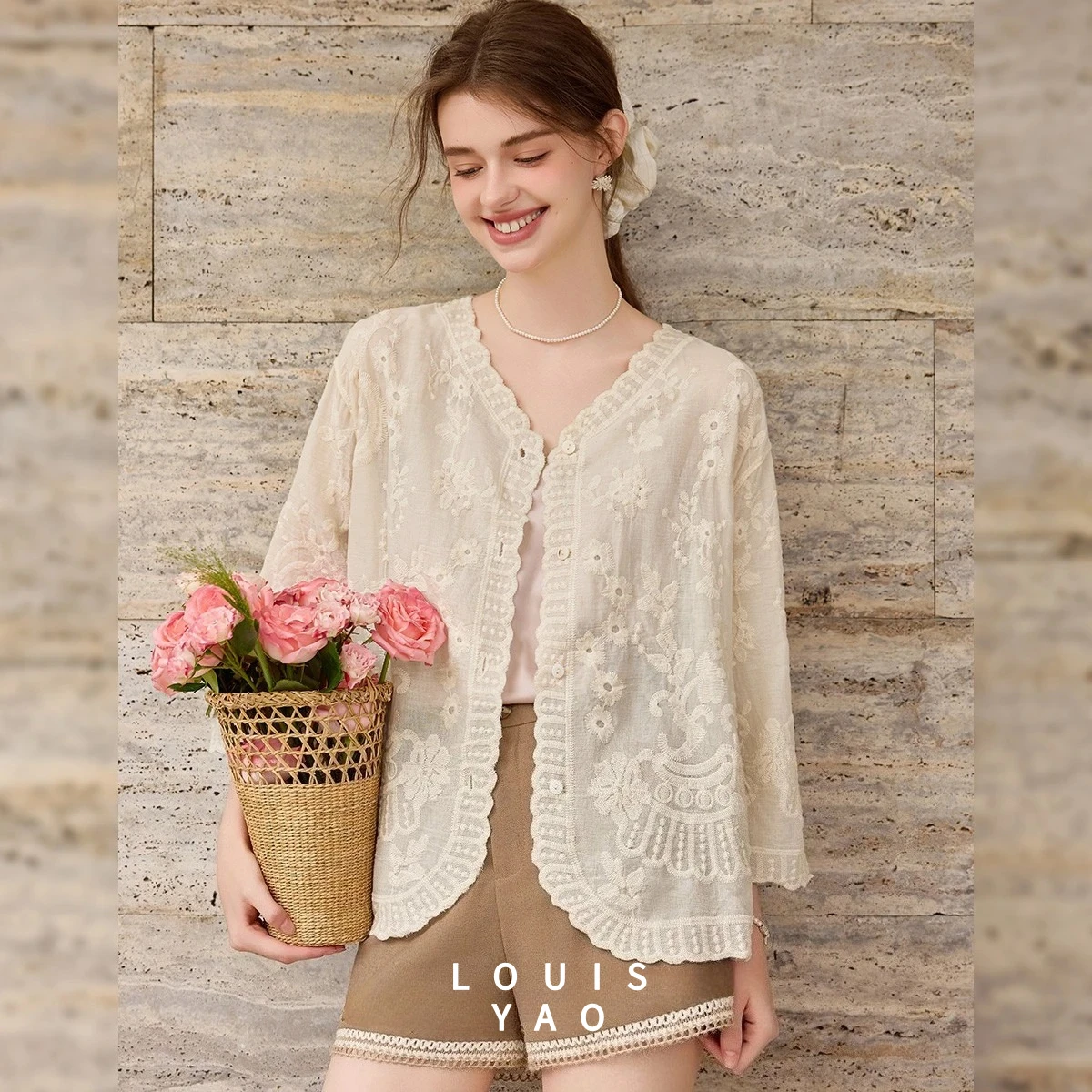 

LOUISYAO Lace Sweet Cardigan 2025 Autumn Simple New V-neck Drop-shoulder Sleeve Advanced Women's Coat Fashionable Gentle Tops