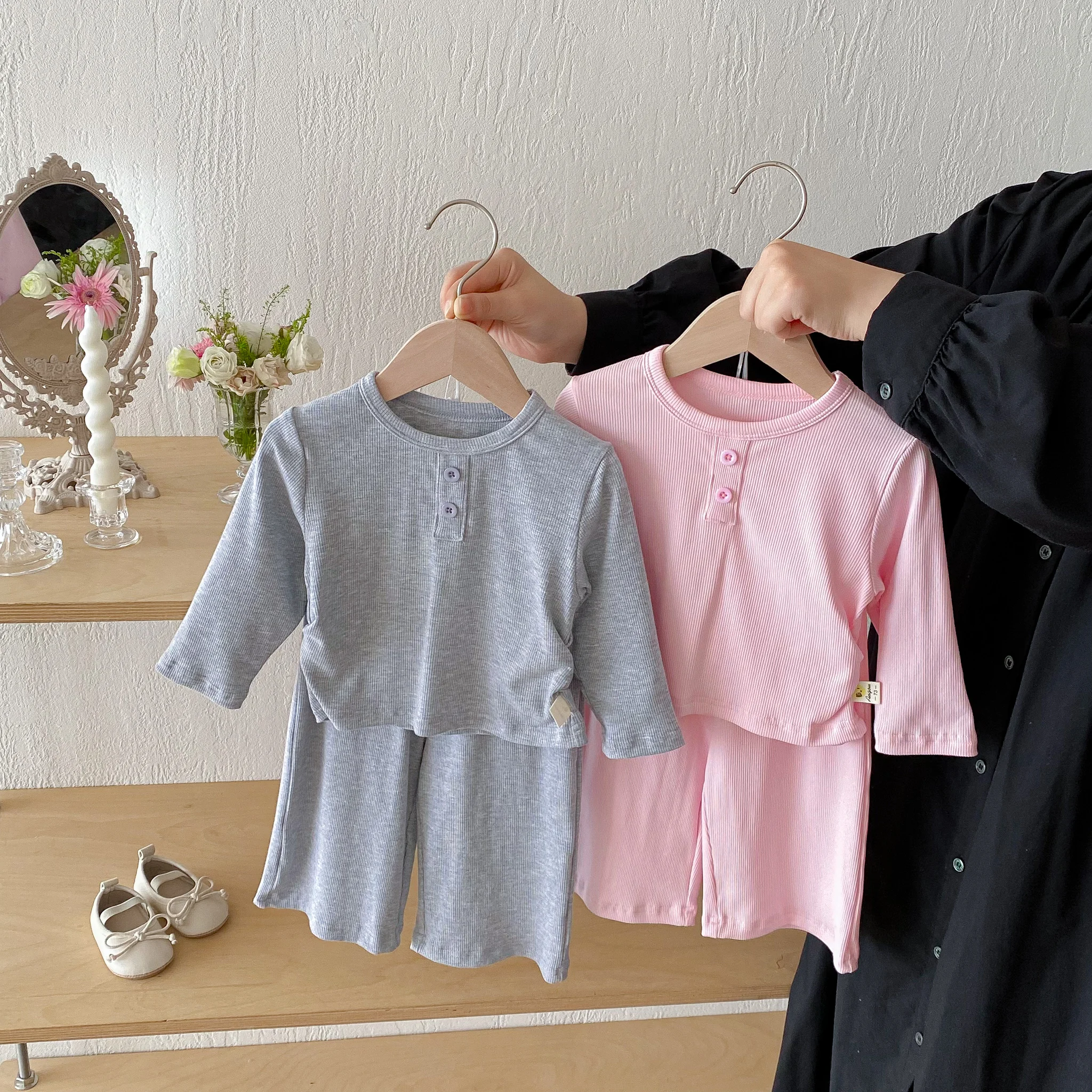 Autumn Collection of Baby Girls' Clothes, Long-Sleeved T-Shirt and Wide-Leg Pants, Two-Piece Set, Stylish Korean Style for Infan