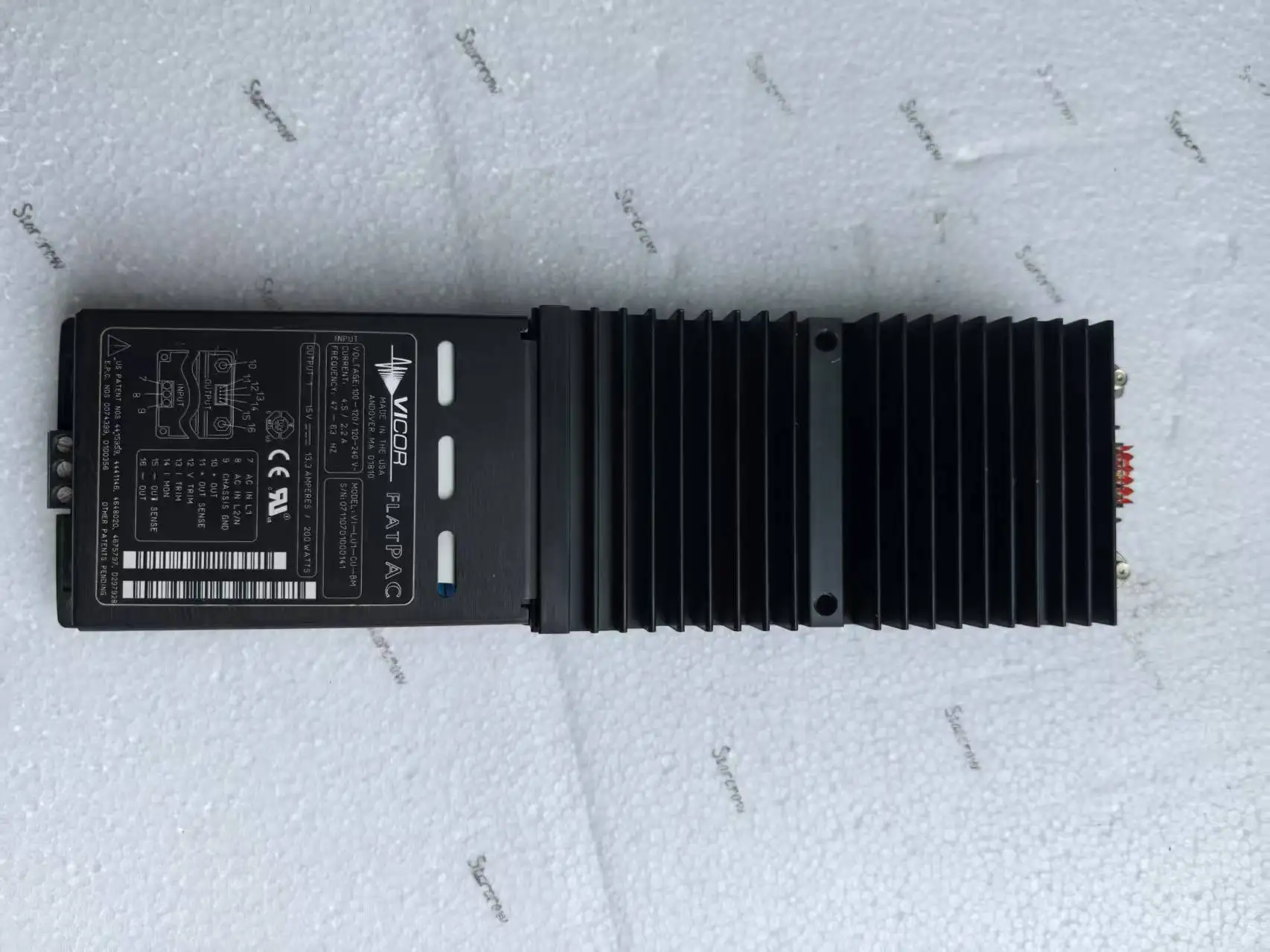 

Используемый семейный выход VICOR V1-LU1-CU-BM FlatPAC 15 В 13,3 АМПЕРАТЫ/200 ВОДА AC/DC — сделано в США