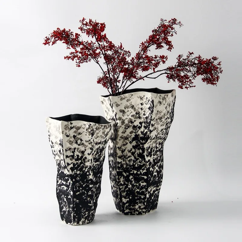 Wabi sandy wind retro ceramic vase gradual change color black special-shaped pottery pot, French medieval model room