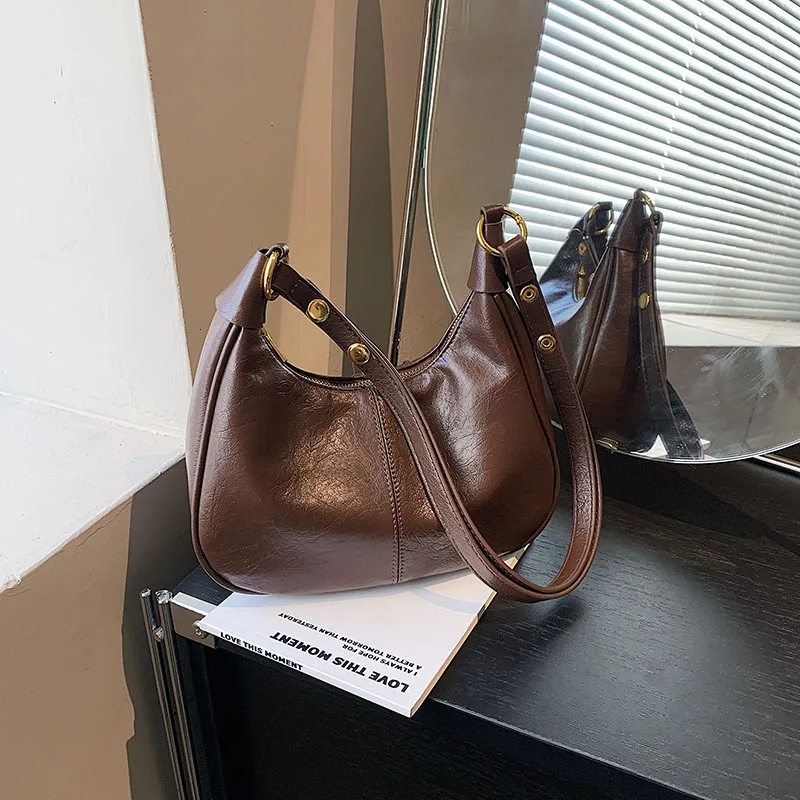 

Popular Versatile Underarm Bag in Oil Wax Leather, Trendy Ins-Style Niche Texture Single Shoulder Crossbody Bag