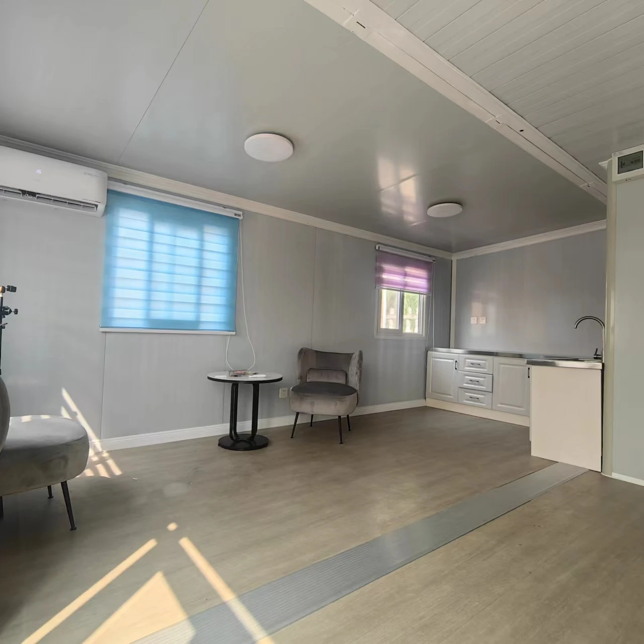 Low Price Sandwich Panel Prefab Container House 20ft 40ft Container Home tiny home