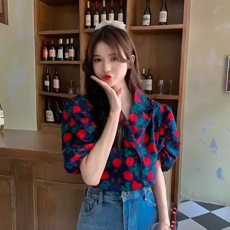 Camisa holgada de manga corta con estampado de rosas para mujer, camisa Retro de moda de estilo de Hong Kong, gran oferta de verano de la temporada, manga de burbuja