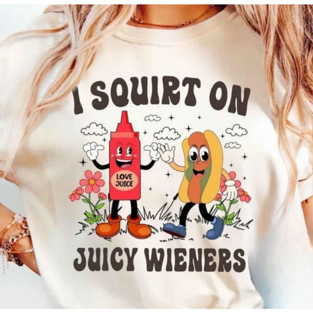 Funny I Squirt On Juicy Wieners T-Shirt Ketchup Hot Dog Cartoon Graphic Tee Casual Cotton Top for Men Women Novelty Streetwear