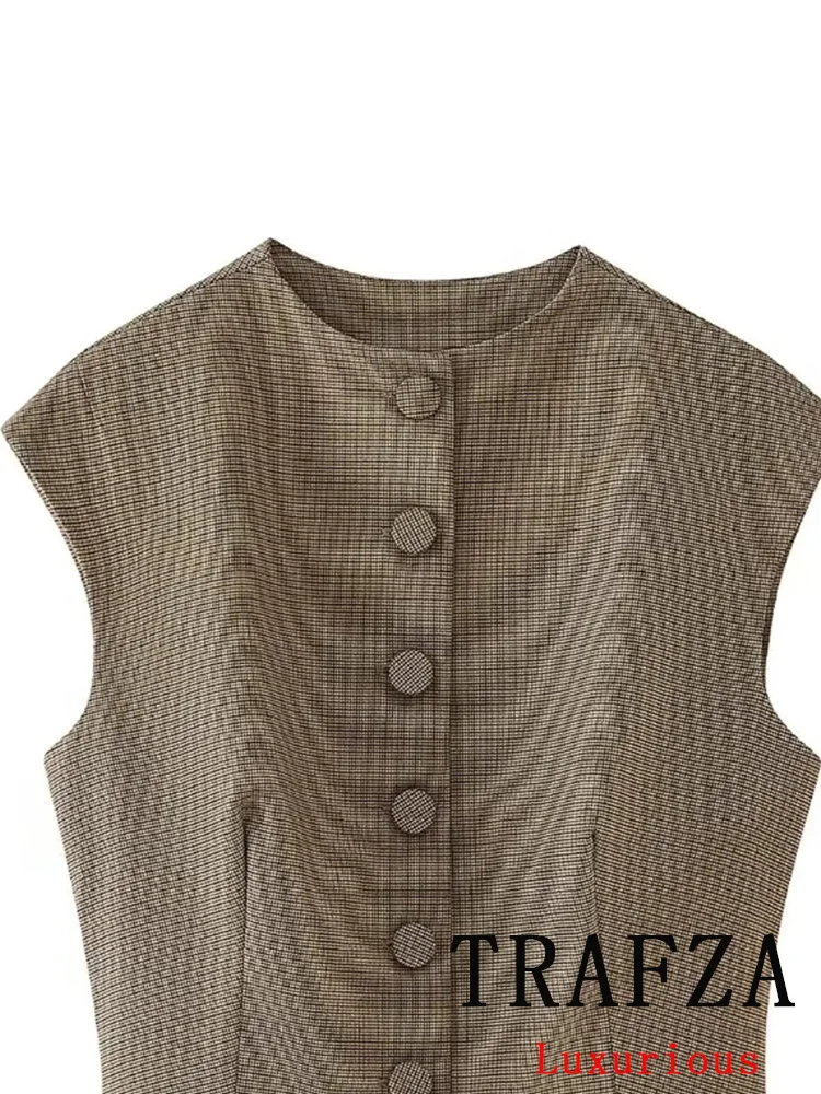 TRAFZA Vintage Casual Chic Women Vest Plaid O-Neck Single Breasted Straight Sleeveless Top New Fashion 2024 Autumn Holiday Vest