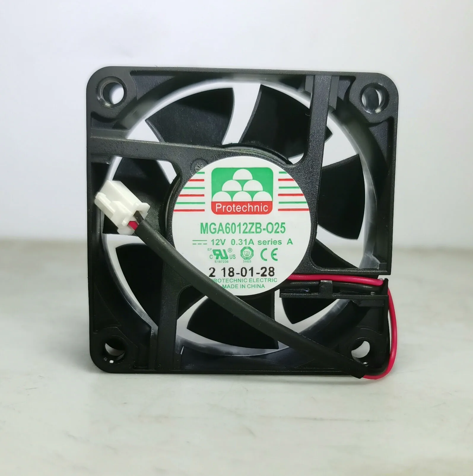 

Оригинальный вентилятор MGA6012ZB-025 12V 0.31A 6025, двухпроводной, с двойным шарикоподшипником, высокопроизводительный, для охлаждения.
