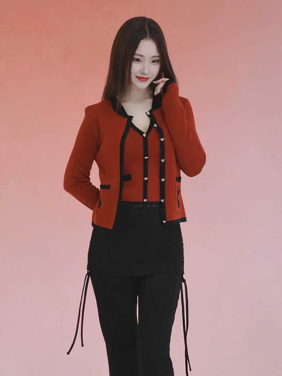 

Корейский трикотажный комплект Aosphere Sensation, женский красный костюм-двойка, весна 2026, Новое поступление, длинный свеч V-Ne Bu...